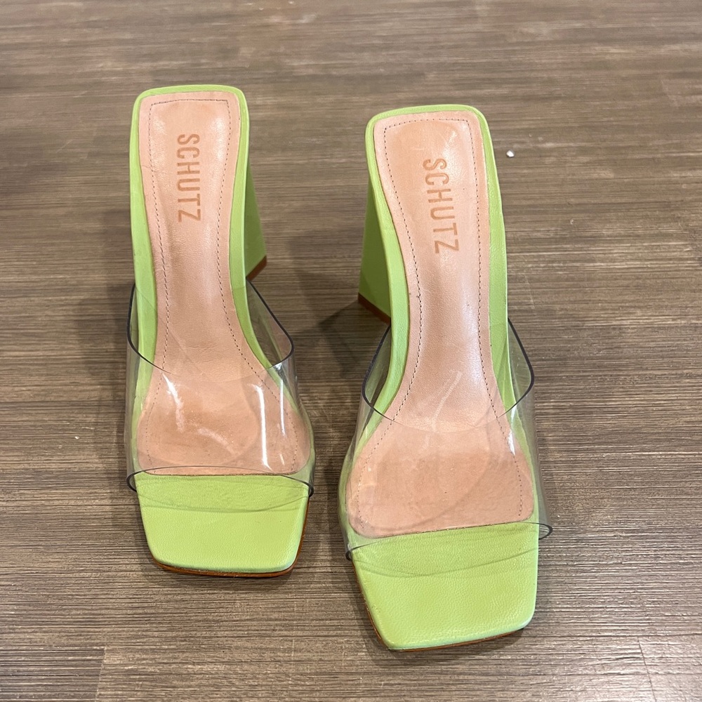 SCHUTZ | Lizah vinyl sandal lime green w thick heel